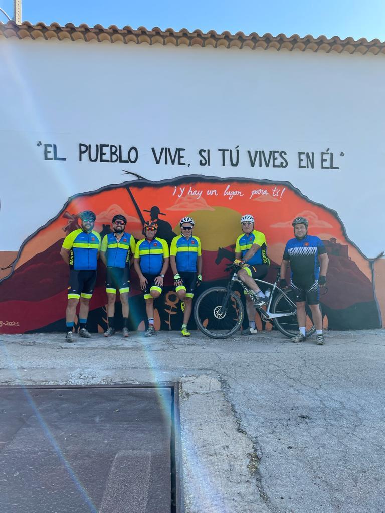 Club_Ciclista_visita_murales_3.jpg